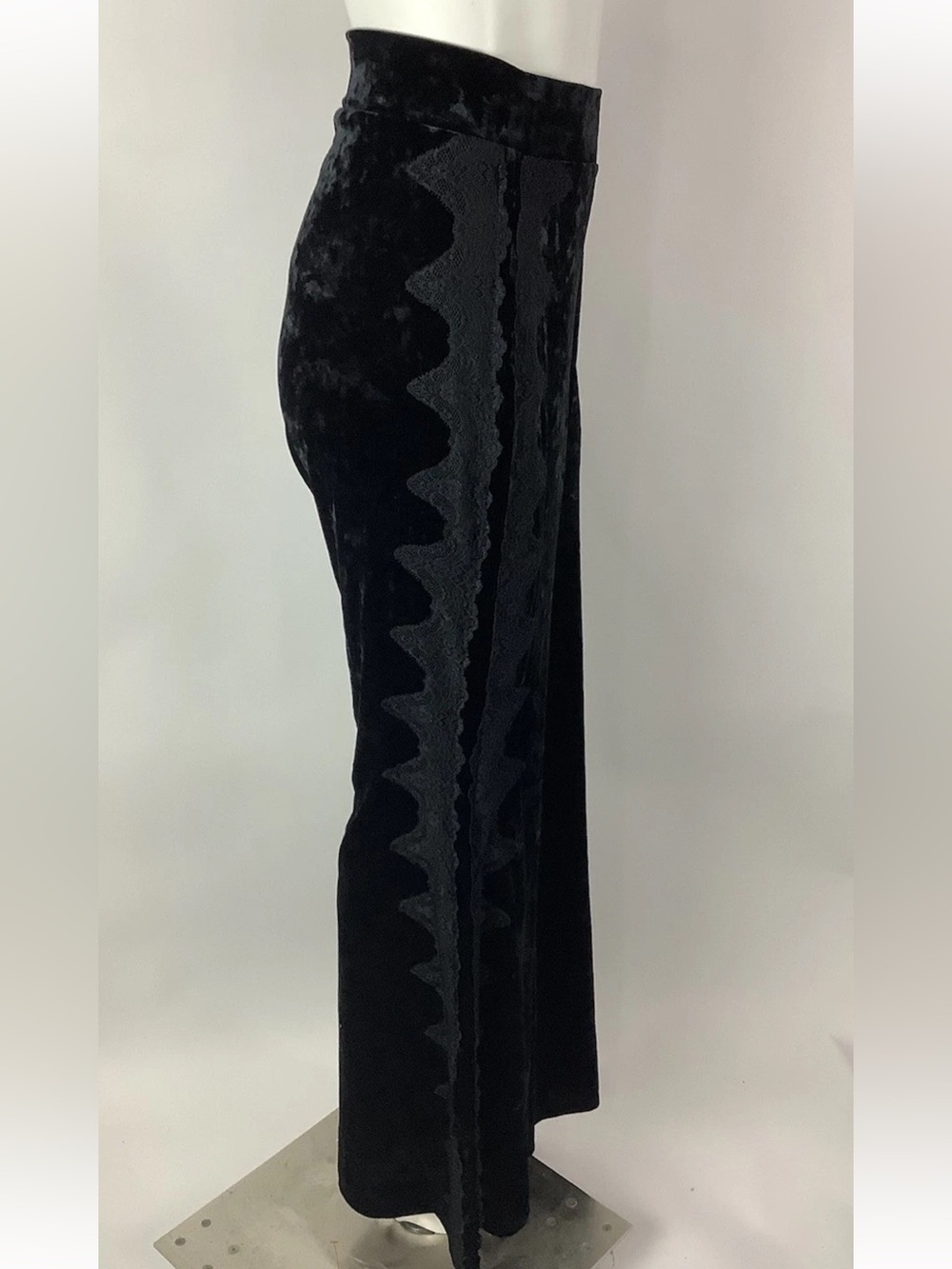 Torrid Festi Sz 2X Stretch Velvet Lace Side Flare Festival Boho Pants Black - Picture 4 of 9
